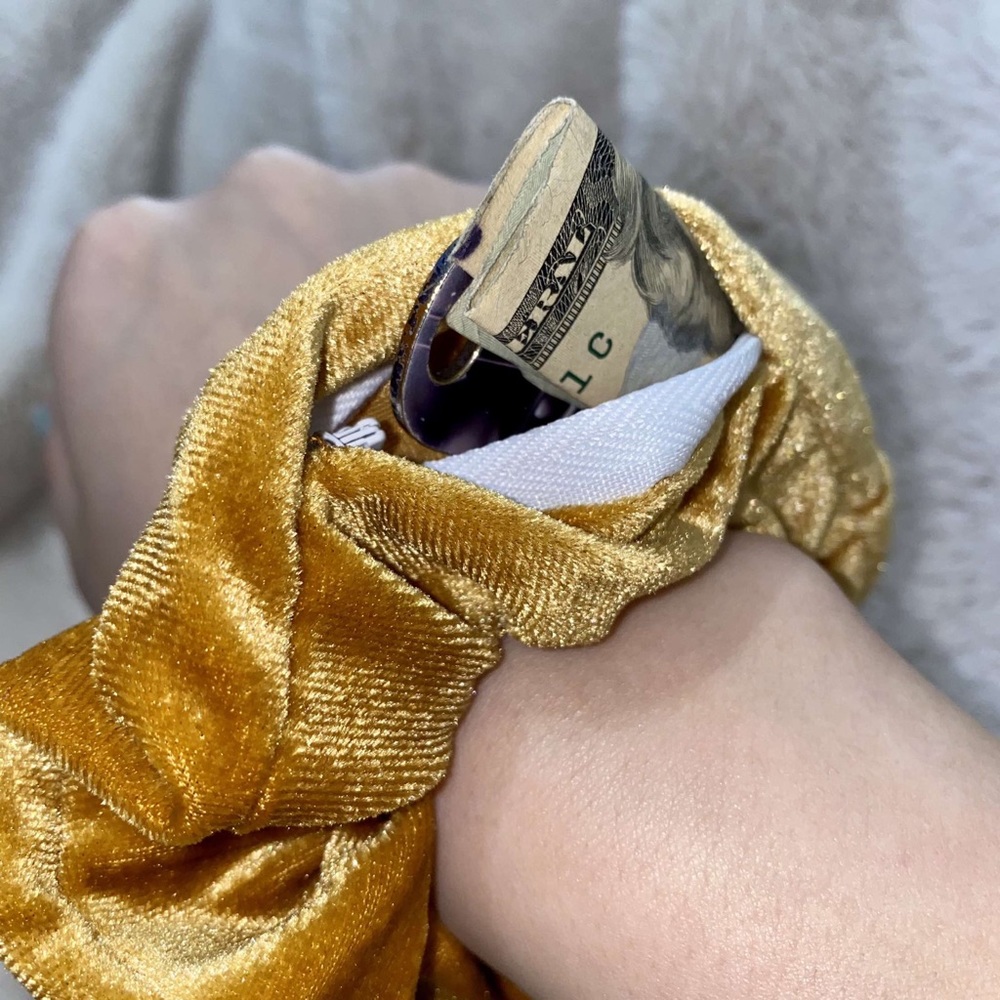 Zipper scrunchie